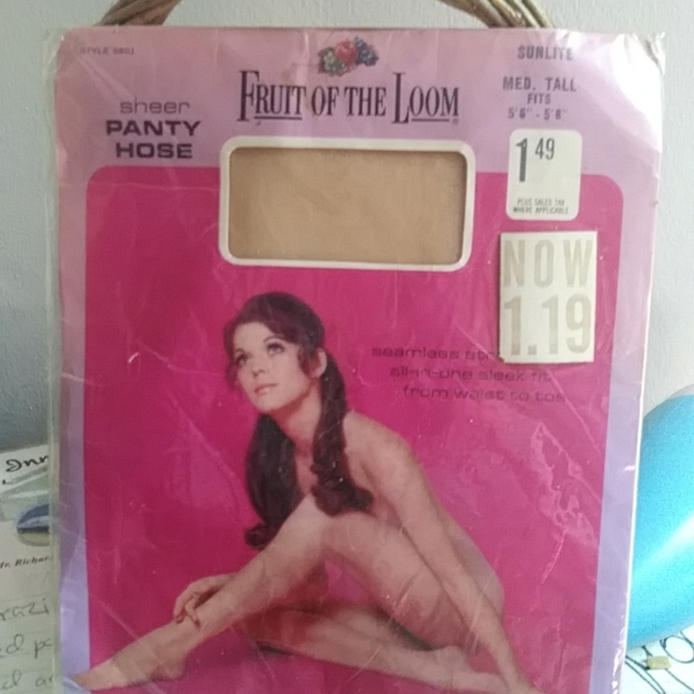 Vintage fruit of the loom pantyhose sunlite med tall fits 5'6"  - 5'8"